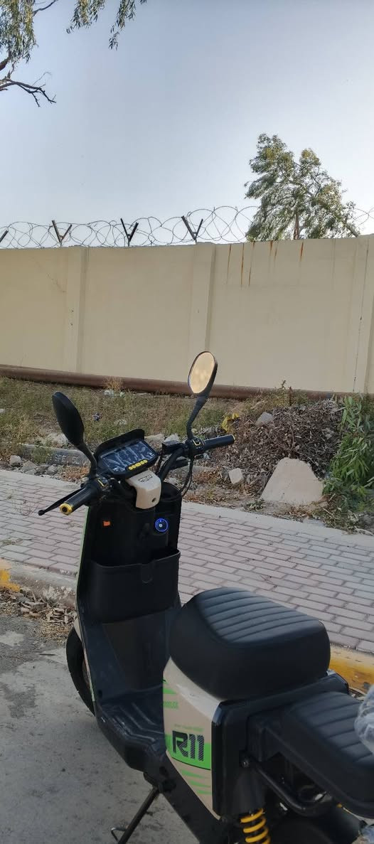 (قنبله الموسم للبيع فقط🤯💣) 

السلام عليكم 

للـبـيـع دࢪاجـــة شـحـن

R11

2026 اخر اصدار جديد

 مناقصه كلشي فول مواصفات 

LED

لايت زنون عالي ناصي

اشاير ودبل اشارة 

4 گير 

سرعه 120

نظام الـR يرجع عـالبگ

شحن لاسلكي 

بلوتوث

سويجات عدد 2 كرتات عدد 2 +بصمه تشغيل عن بعد

5 بطاريات الاصليه من شركه ونلي
 
الدراجه نضيف كلش وبعد بيها هواي مواصفات وما متعوبه واستخدام شهر فقط 

#السـعـر 800 وبيه مجال 

الاتصال ع الرقم التالي 
***********

مكاني صلاح الدين بيجي

