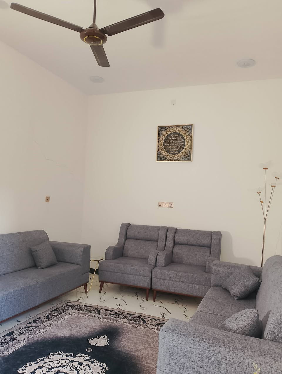 بيت طابو صرف مساحه ١٠٠ متر في الاسكان صناعي نزله ثالثه 
يحتوي ع غرفه صاله دوانيه مطبخ صحيات داخلي وخارجي 
الشراي فقط يتصل ***********
