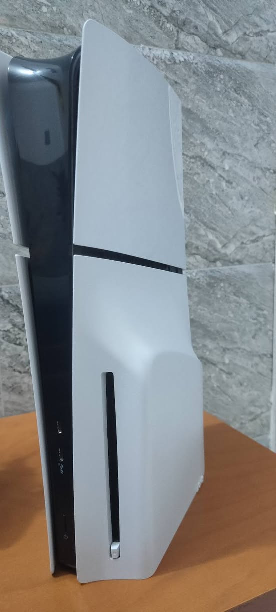 للبيع جهاز PlayStation 5 Slim بحالة قريبة من الجديد.
مميزات الجهاز:
النسخة السليم الحديثة (خفيفة وتصميم أنيق وتخزين مميز).
يعمل بكفاءة عالية جداً وبدون أي مشاكل.
يأتي مع يد تحكم واحدة الأصلية وكافة ملحقاته الأصلية.
💵 السعر: 800
تواصل ***********
