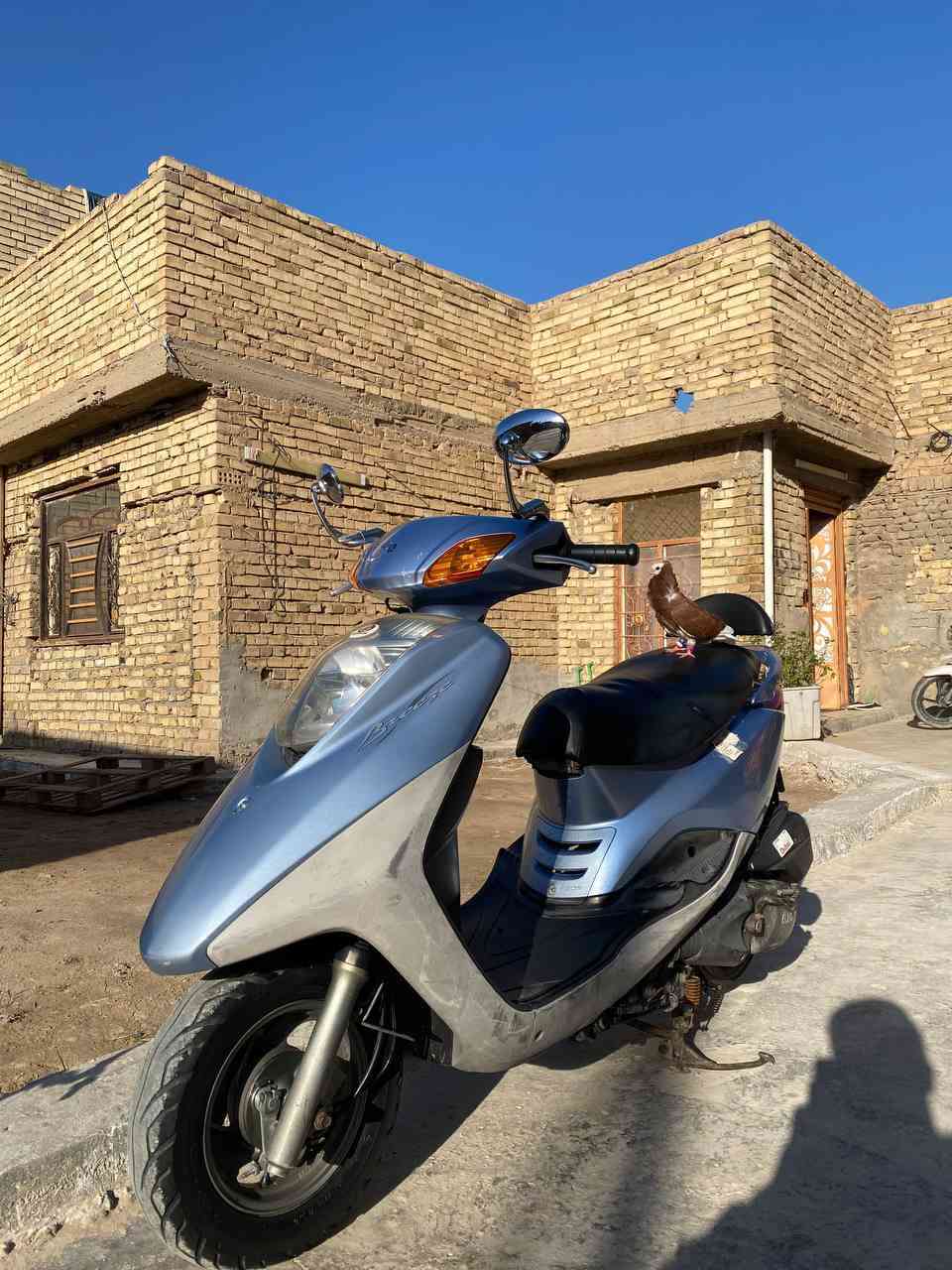 السلام عليكم
بريز لايت جوه دراجه جديده وكلهة 
بلاديه مابيهة أيشي تجاري كلهة ختم واحد دراجة جديده
بمعنه الكلمة ومكينته متسمعلهة صوت
دراجه مال بيت شاهد الله رايدهة بـ900
مكاني بغداد الشعلة نضافتهة تسولف الشراي 
يجيب فيتر ويجي يفحص وهاذ رقمي للتواصل ***********واني خادم
