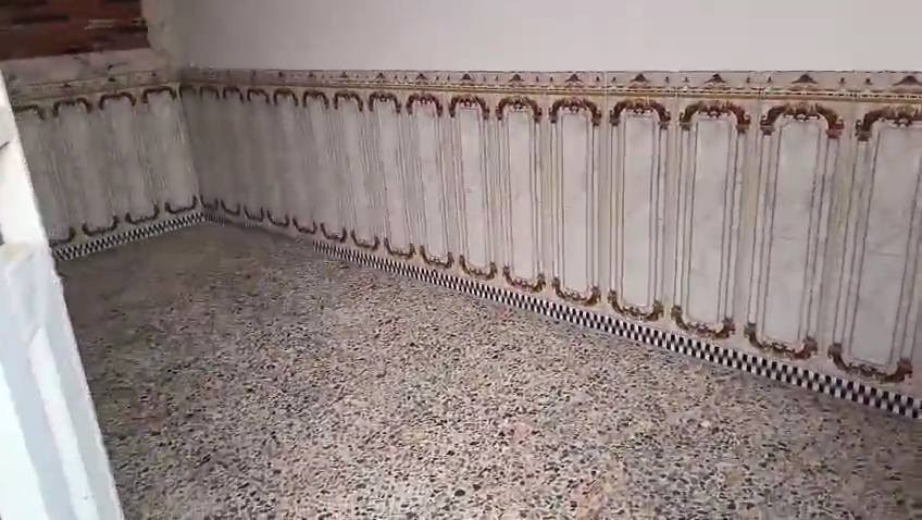 بيت البيع // مساحه ٧٥ بيت جاهز يحتوي على ستقبال وغرفه وطبخ وصاله وصحيات خارجيه وصحيتات داخليه عنوان خلف مدينه الزائرين 
اتصال على رقم تليفون ***********
