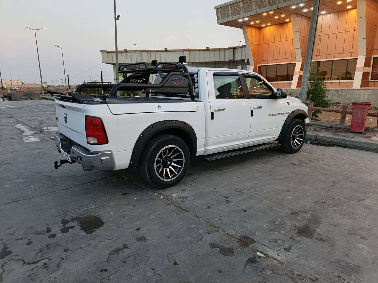 دوج رام بك هورن ٢٠١٢ بدون صبغ ممشة ٨٥ m 
مواصفات 
فتحة 
جرارات بدي 
دمام 
حساسات كامرة 
علمن سيارة مصروف عليهه من كلشي ويل تخم تاير منضومات زنون كاملة محجر كامل غطاء بدي 
علمن مكينه كير حداديه تخم تاير كهربائيات كفالة عامة شرط على شركه وين ميعجبك تفحص كلوب بل دشبول ممعتلك ادامه عامة عليهه تخم نوزل تخم بلك ماء احمر قاعدة فيول بم فلتر كير دهن كير 
وتراي وين ميعبجك سعر ١٩٥ او مراوس حسب قناعة رقم بغداد اب اسمي رقم مميز هزه سنوية جدد 
*********** العنوان بغداد الكرخ
