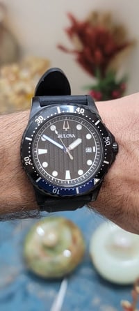 بولوفا كوارتز  قطر ٤٢ مم  سير وقفل بلادي  مكينة ياباني و طوق دوار  أمي...