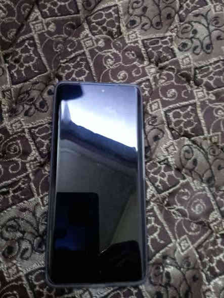 السلام عليكم  تلفون للبيع  (هونر x9c)  مستخدم اسبوع واحد كال ملحقات حته لزكه حمايه مال كامرات  سعر 360بي مجال   ذاكره 256 رام 12 اي ستفسار ***********
