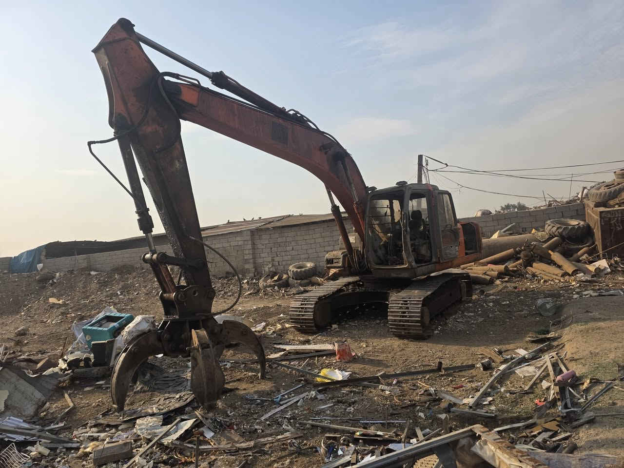 سلام عليكم حفارات عدد ٢ وحده فايف
وحده زت للبيع مكان بغداد / ***********///***********
