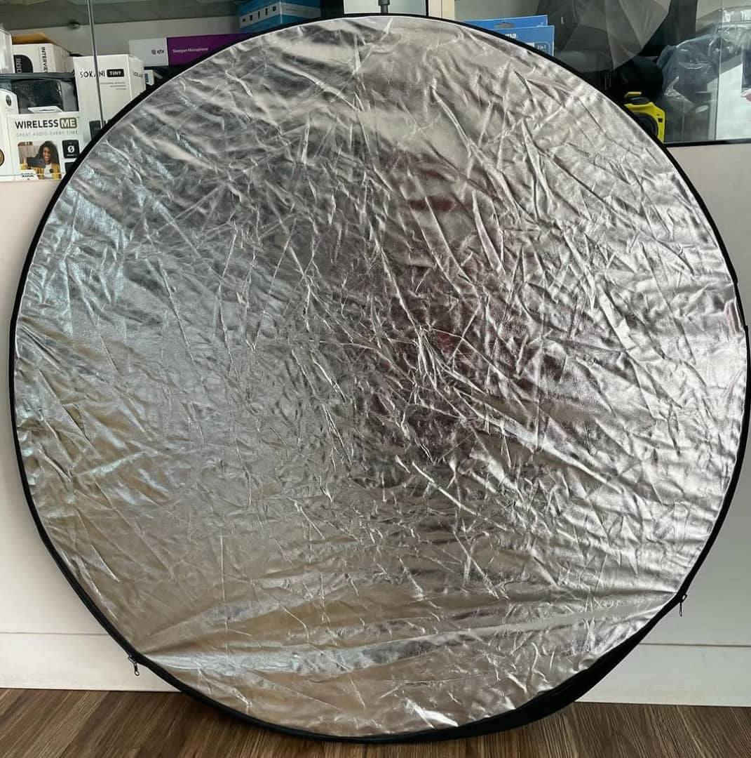 🔥 متوفر لدينا من جديد
Reflector Godox 110 Cm  5 in 1
📸 أداة أساسية لكل مصور وصانع محتوى.
✅ ذهبي – فضي – أبيض – شفاف – أسود
🎯 تحكم كامل بالإضاءة والظلال
📏 قياس 110 سم
🎒 قابل للطي مع حقيبة حمل
📩 للاستفسار والسعر تواصل معنا على الخاص.
🚚 شحن إلى جميع المحافظات.


**إذا كنت صاحب هذا الإعلان وتريد حذفه لأي سبب، رجاءا أرسل رسالة إلى الدعم الفني**