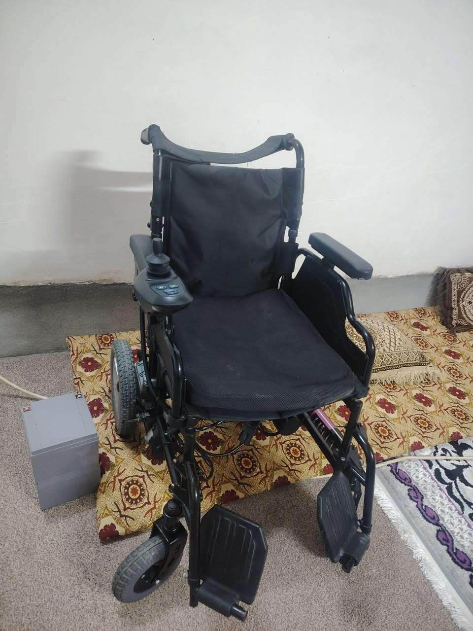 كرسي كهربائي حديث مال معوقيين جديد مامستخدم من اجود انواع شركه jetty 

للتواصل ع خط فقط ***********
