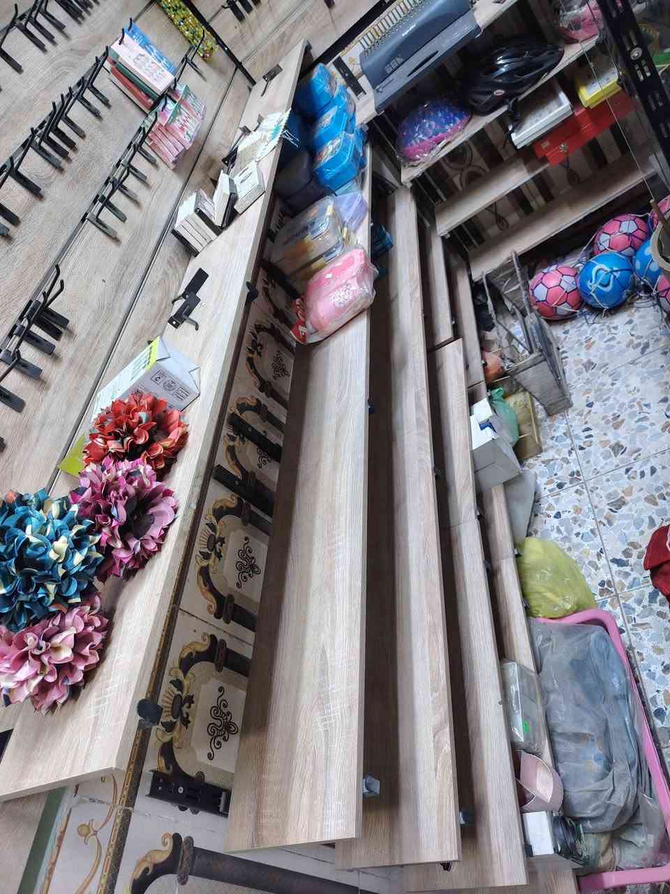 سلام عليكم لبيع  عندي  ميز مكتبي نضيف كلش رفوف نضاف كلش  وفاترينات عدد ٣ نضاف لا فطر ولا شخوط  وميز جداري ثقيل  مستعجل علئ بيعتهن مكاني بغداد الثعالبه مجاور سوق الثعالبه قيمهن وخذهن بلي يرضي الله ***********
