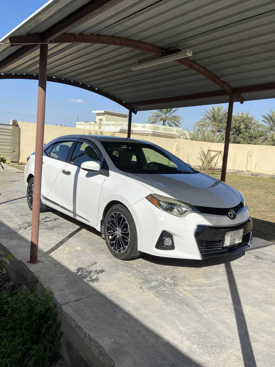 السلام عليكم …كورولا امريكي Le 2016 مشروع وطني باسمي ظررها مثل مموضح بالصورة الاحمر صبغ والازرق بارد ..السيارة خير من الله تخم تاير وكير ومحرك وصدر  ماشية 120  / رقمي *********** السعر ١٢٠ وبيهة مجال
