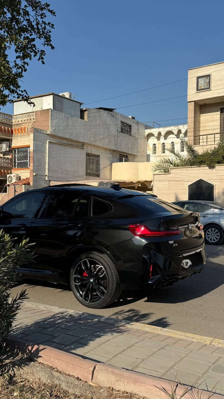 السلام عليكم bmw x4 M40i 2023
ماشية 18 الف ميل بحالة الوكالة 
المواصفات 
محرك 6 سلندر تون بور توربو B58
كت M كامل وكالة دعاميات + ستيرن 
فجوج بريك M لون احمر
اكتف اكزوز M
كاربون فايبر وكالة
داخل اسود
بانوراما 
بروجكتر عرض M مود
كراسي كهرباء + خزن
تدفئة كراسي + ستيرن
تحكم التبريد منفصل الخلفي
صندوق كهرباء شفط + حركة قدم
دخول ذكي
اكس درايف
كاميرا خلفية
سماعات هارمن 3D محيطي 
لايتات ادابتف اندفجول شدو لاين اسود
شباج اندفجول شدو لاين اسود 
رادارات امامي + خلفي + جانبي
انارة ترحيب
تحذير فتح الابواب 
مود درايف 4 مودات
كار بلي + اندرويد اوتو
ويل 21 
انارة داخلية 8 الوان 
تشغيل عند بعد  
تخم تاير جديد 
كيجات m (330km) csl style 
بدون ايرباك صفر مسج شرط الفحص بدون صبغ 
(سيارة بيها تعديل pdr 10 سم بالبنيد و الجاملغ مفتوح و مرجع من امريكا نفسه )
السعر 475 وبيها مجال بسيط 
تحويل ثاني يوم سيارة باسمي و باج تضليل 80% فعال   
***********

