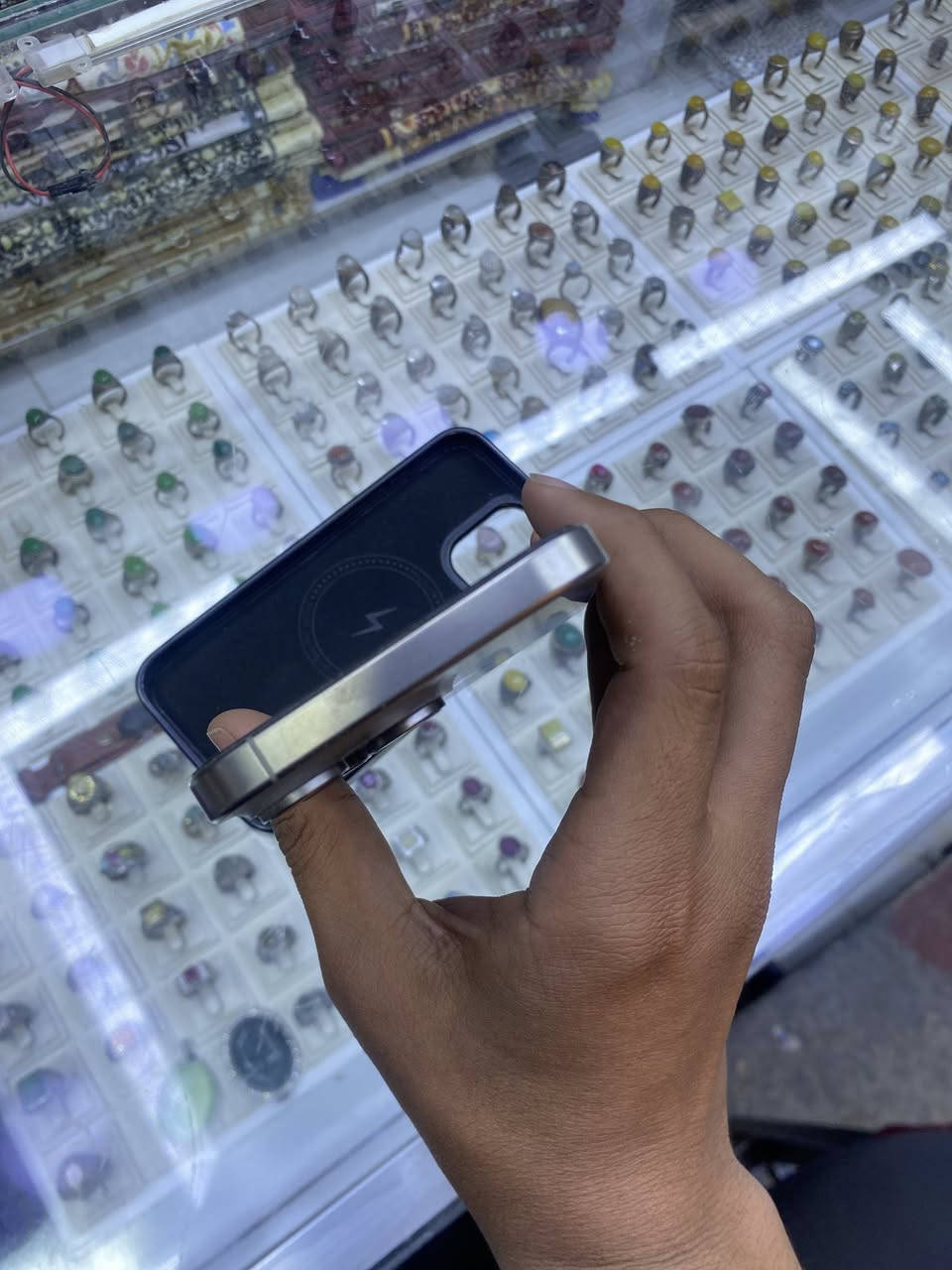 ايفون 15 برو ماكس ذاكرة 256 بطارية 87 نموذج AA سعره مليون و 100 بي مجال للطيبين رقمي ***********
