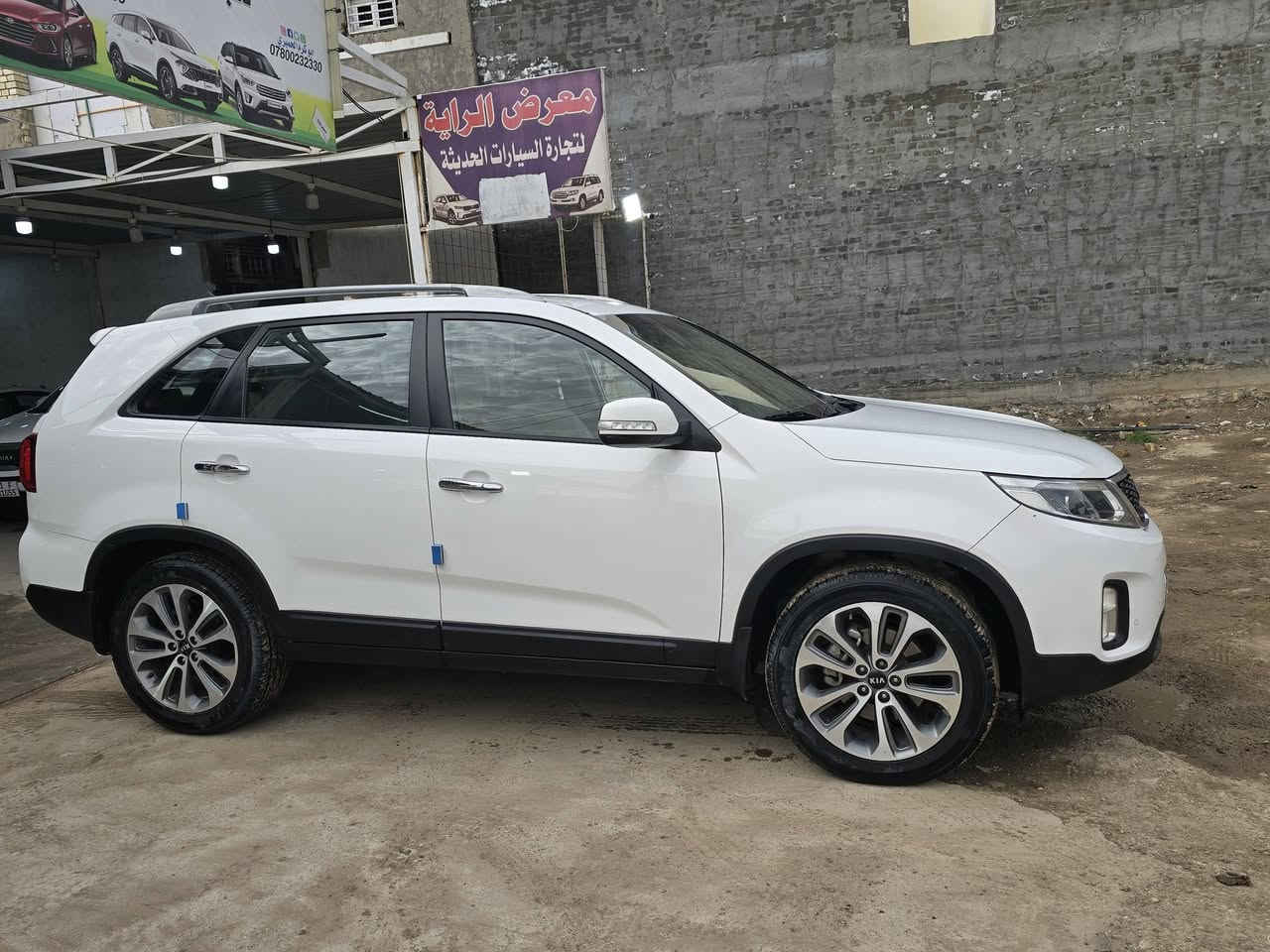 السلام عليكم للبيع او مراوس حسب القناعه سورنتو 2014 خليجي 6سلندر 7راكب 3قطع تبريد بصمه شاشه كامره فول عدا البانورما رقم جديد دولي هزه جديده مكفوله من الصبغ والتبديل والسونار داخل المنشور شوفه واقتنع وخابرني ماشيه 185 شرط النضافه فول السعر 174 بيهه مجال مكاني بغداد اليوسفيه ***********
