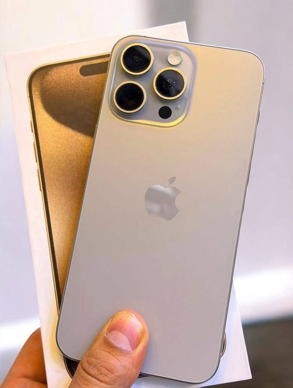 سلام عليكم ايفون 15بروماكس 256zaaدبل شريحة بطارية 90 السعر مليون 100الف {***********}
