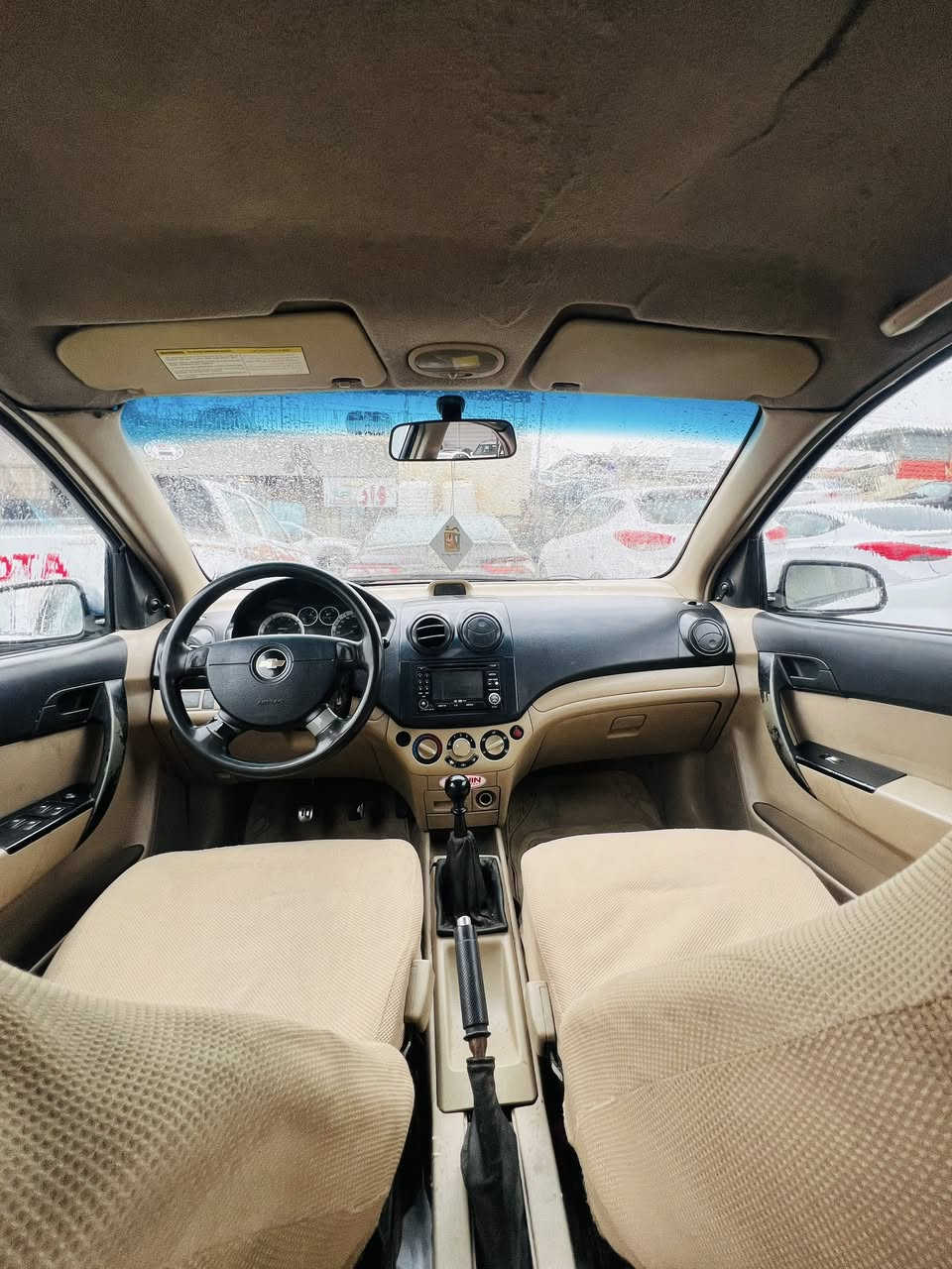 سياره افيوو موديل 2009
كير عادي داخل اصفر 
سياره حزام صبخ بدون دواخل 
و شوية قمارة بي بارد 
رقم و سنوية و هزة جديد 
سيارة بي كاربون بانزين 
كير و محرك جديد شرط 
اربع تايات جديد 
جام كهرباء 
سيارة كوري 
سعر 50$ مجال
رقم تلفون واتساب فايبر
كورك ***********
