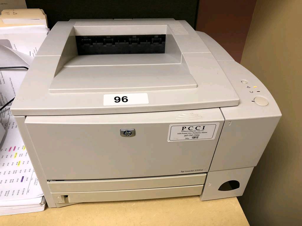 طابعة ليزري اسود و ابيض  طباعة فقط ١٨ نسخة في دقيقة 
hp laserjet 2200
و بدون كاترج ✅️✅️