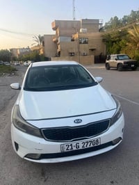 للبيع كيا فورتي موديل 2018 السيارة بيها صبغ جاملغ وباب خلفي بدون دواخل...