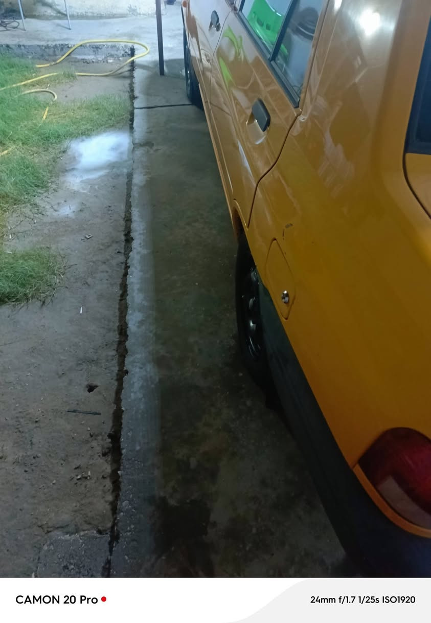 سلام عليكم سايبه موديل 18 سياره نضيفه رقم نكليزي سنويتهه الحد 32 مصفره هيه وغرامات شواصيهه ابلاد السعر 50 وبيهه مجال بصيط ***********حك الجيه للستفسار اتصل
