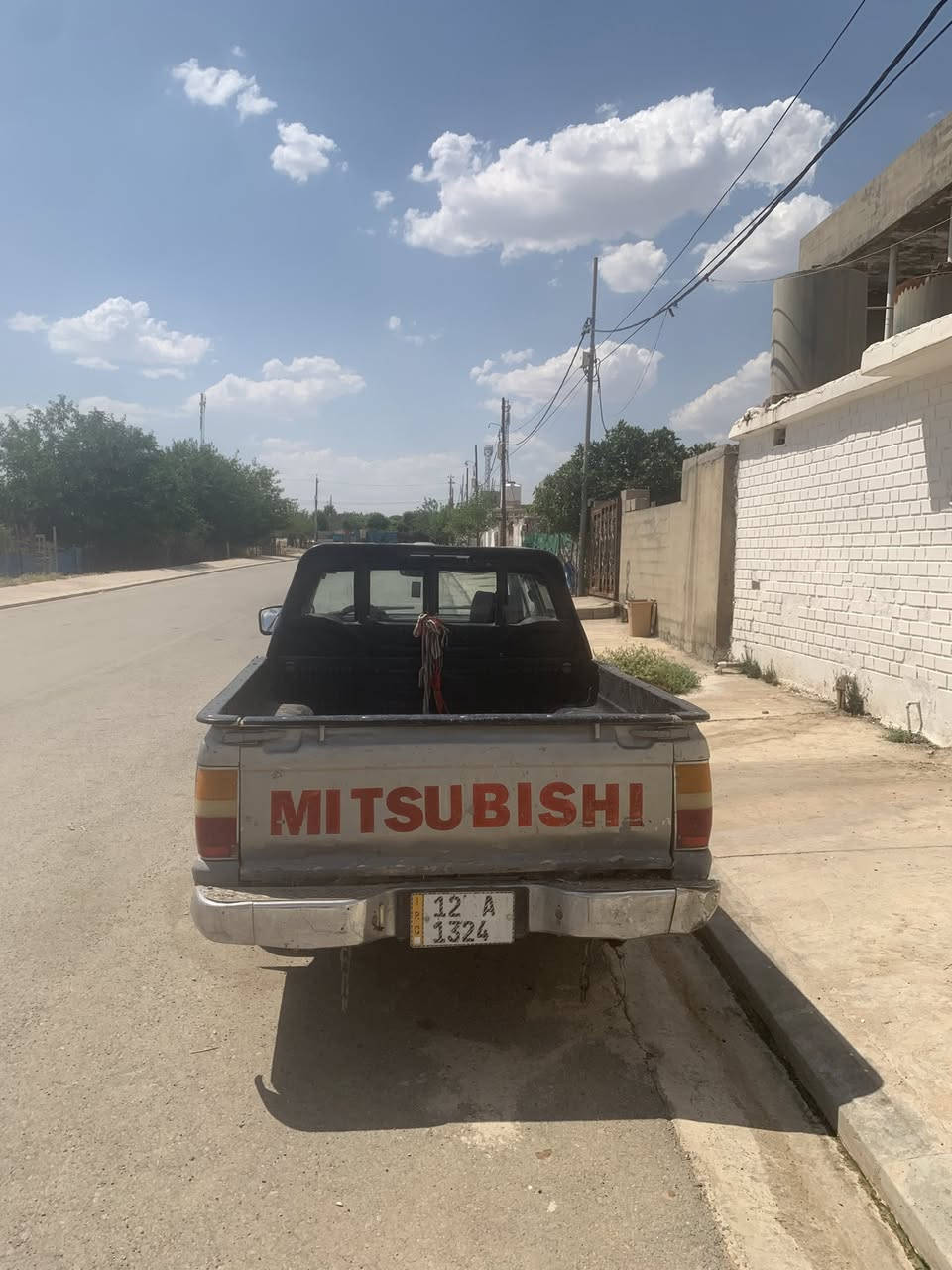 بسم الله وعلى بركة الله 
متاح بيكم دبل قمارات 
رقم نينوى دولي بسمي موديل 93 سنوات 2028
مكفولة من محرك و كير و شاصي و اكسل و تحويل
تخم تاير   
كوبون بانزين 
عنوان السيارة شقلاوة 
رقم واتساب ***********
سعر 36 ورقة  و نص
