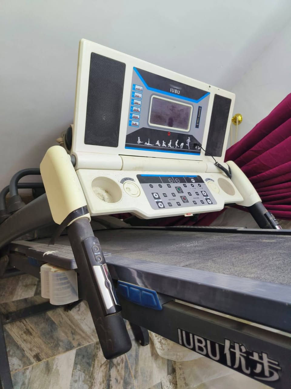 السلام عليكم ،جهاز رياضة للبيع الجهاز نظيف جدا من يود الشراء ،سعر الجهاز 200 ألف او بي مجال قليل ،الاتصال 
***********
