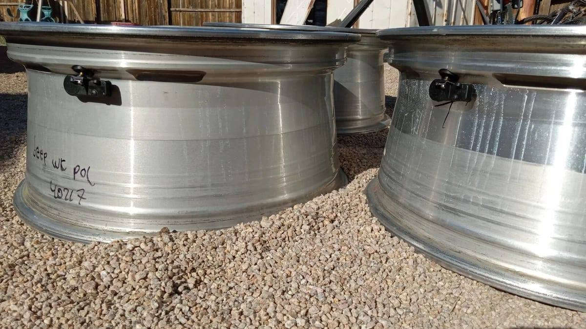 ويل جيب حجم 18 مكفول (فطر لحيم عواج) السعر ٥٠٠ الف قفل سعر نهائي رجاء الحساسات الي وي


**إذا كنت صاحب هذا الإعلان وتريد حذفه لأي سبب، رجاءا أرسل رسالة إلى الدعم الفني**