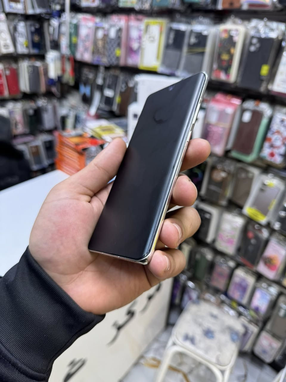 السلام عليكم للبيع هواوي p50pro الجهاز نظيف وملحقاته كامله ذاكره 256 زوم الكامره 100x يعني مثل ال s24 كامرته للأستفسار التواصل ***********
***********
