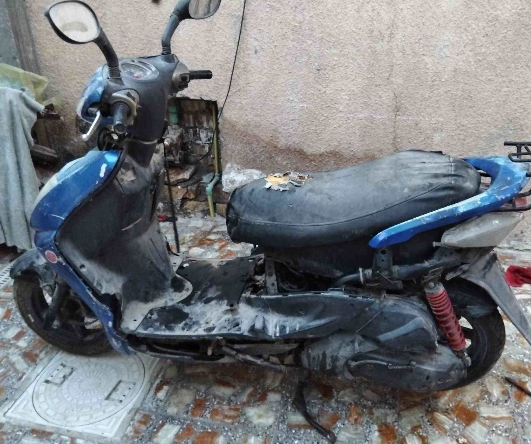 السلام عليكم درجه سكنس فحل 140
طافيه ماعرف شبيهه كفراتهه كامله وموجوده كهرباياته كله شغاله مكاني كفائات العبيدي السعر 150رقم الهتف***********
