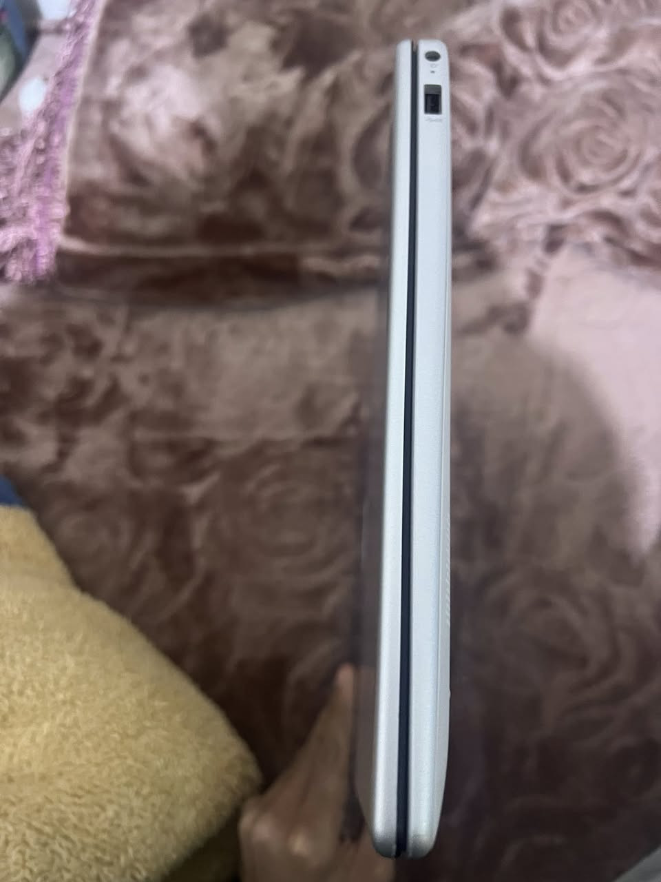 � للبيع لابتوب HP i5 جيل 13
🔹 معالج قوي Intel Core i5

🔹 رام 8GB

🔹 هارد SSD سريع 512GB

🔹 شاشة 15.6 FHD

🔹 نظيف جداً / استخدام خفيف

استخدام قليل شهر واحد فقط 

✔️ مناسب للشغل، الدراسة، البرمجة للعلم الكارتون مع الملحقات الاصليه لحد هسه مامفتوحه 

📍 السعر مناسب 700 الف وبيه مجال قليل 

بغداد مدينه الصدر 

📞 للتواصل خاص او الاتصال 

***********
