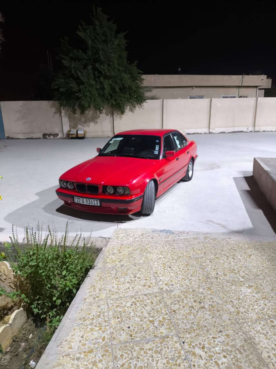 السلام عليكم 525i للبيع ماناقصه شي مكينه كير حداديه خير من الله داخل جديد شاشه سستم صوت دمام كامره خلفيه سنتر لوك  السعر 54  مكاني بصره قضاء الهوير. ***********
