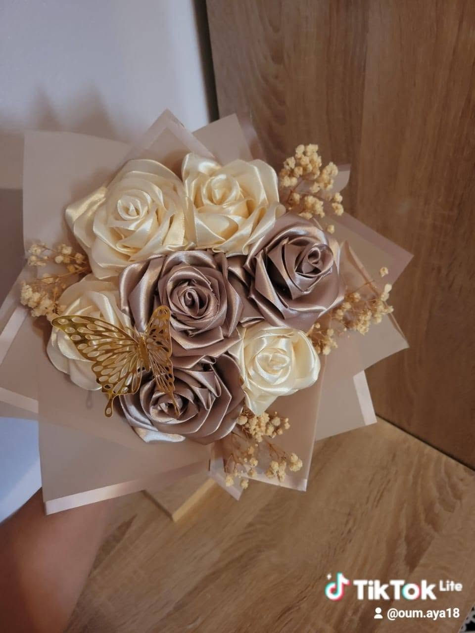 لأن بعض الذكريات تستحق أن تبقى... ✨🌸

باقات ورد من الساتان بلمسة أنيقة وفريدة، تدوم طويلاً وتبقى ذكرى جميلة لكل مناسبة. 💖

🎁 هدية مثالية لـ:
🎂 عيد الميلاد
🎓 النجاح والتخرج
💍 الخطوبة والزفاف
🌹 عيد الأم
💕 وكل المناسبات السعيدة

🌷 اختيار الألوان وعدد الوردات حسب رغبتكم.


**إذا كنت صاحب هذا الإعلان وتريد حذفه لأي سبب، رجاءا أرسل رسالة إلى الدعم الفني**