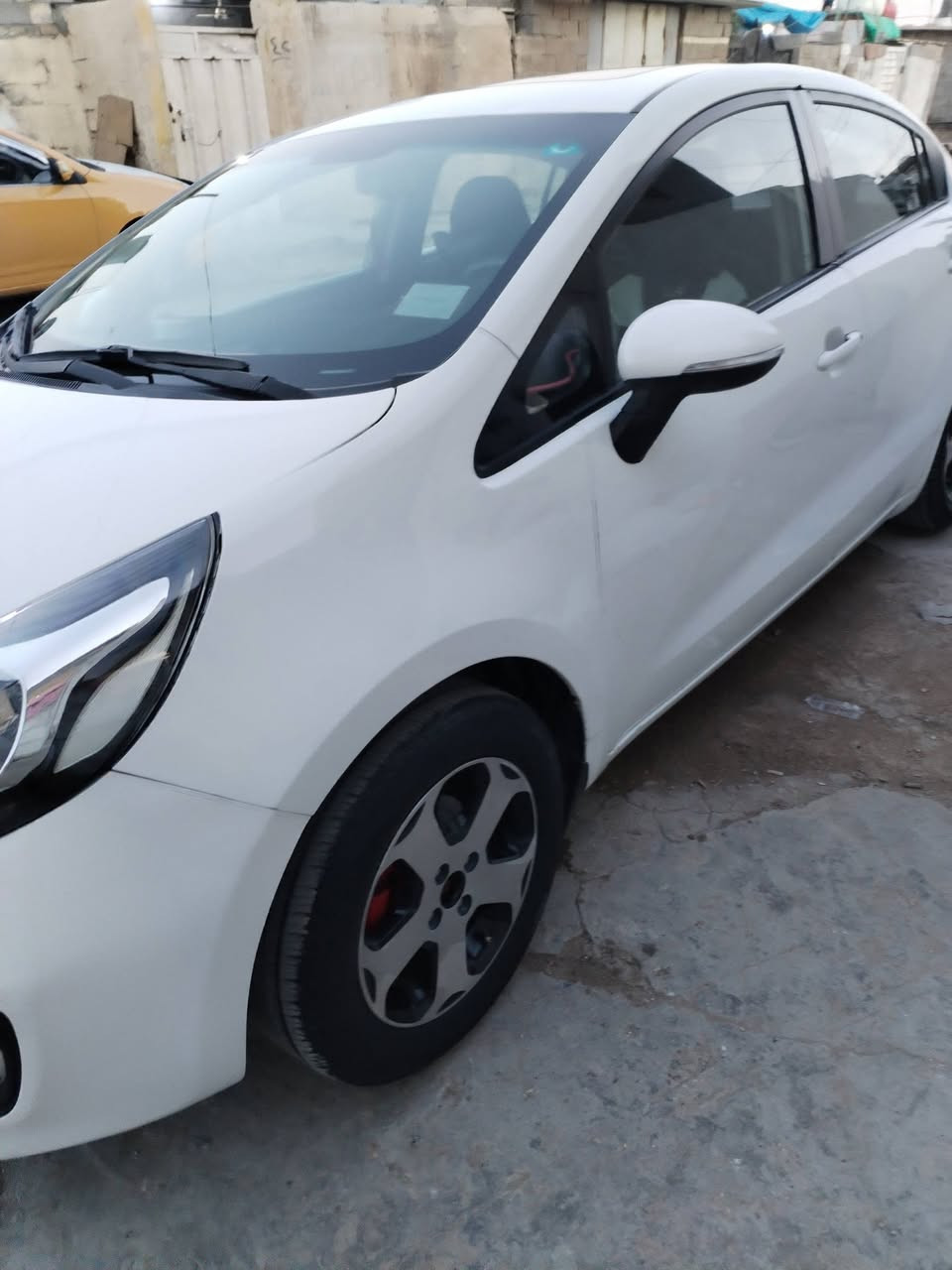 السلام عليكم سياره كيه ريو لبيع مديل ٢٠١٢ محرك ١٤٠٠ السعر ٨٠ بيه مجال بسيط  العنوان بغداد البياع التراث  رقم الهاتف بي واتساب   ***********
