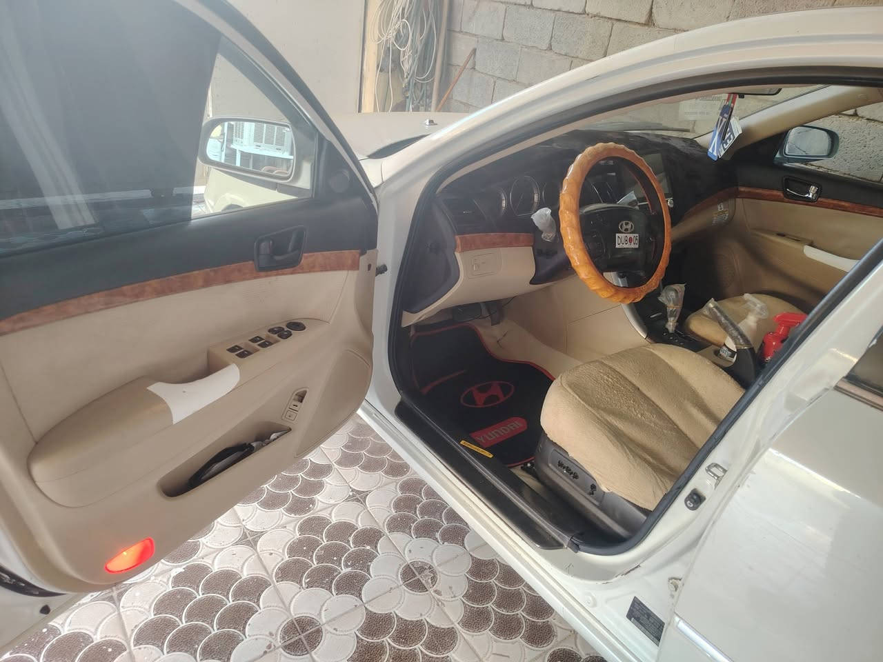 سلام عليكم سوناته موديل ٢٠٠٩ وارد امريكي رقم سليمانيه مكينه جديده صدر جديد دواخل جديده تايرات تخم جديد كامره شاشه تبريد ثلج  السياره بيها رش ضفحه السايق من الجام وجوه اثر تكشير السياره خير من الله السعر 100 $ السياره بسمي قبل سبوع حولتها بس صار عندي ظرف وريد ابيع للستفسار ***********
