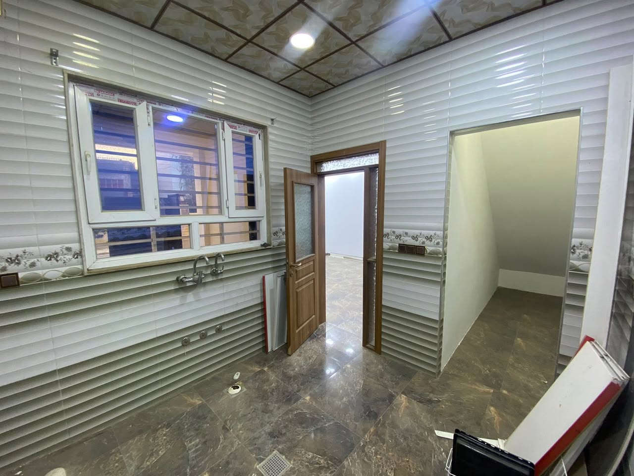 #مكتب_الاتحاد_لتجارة_العقارات_والمقاولات 
 🏛دار  للبيـــــــــع حي المصارف 🏛 

◀️ مساحـة 100متر 🏠

◀️واجهة 12 متر .بناء حديث 2020🏛️

◀️سند طابو ملك صرف ⭐️

◀️موقع مميز و هادئ🏠

الطابق الاول:
غرفه نوم واستقبال وهول ومطبخ وخدمات 🏠

الطابق الثاني:
وثلاث غرف نوم وخدمات وبيتونه🏠

تفاصيل اكثر يرجى مراجعة المكتب
_____________________________ 
         مكتب الاتحـــاد للعقار 
الفرع الاول : شارع المصارف الرئيسي 
الفرع الثاني: الصديق بداية سايدين البحرين 
***********◀️
          م. عبدالله العبيدي
