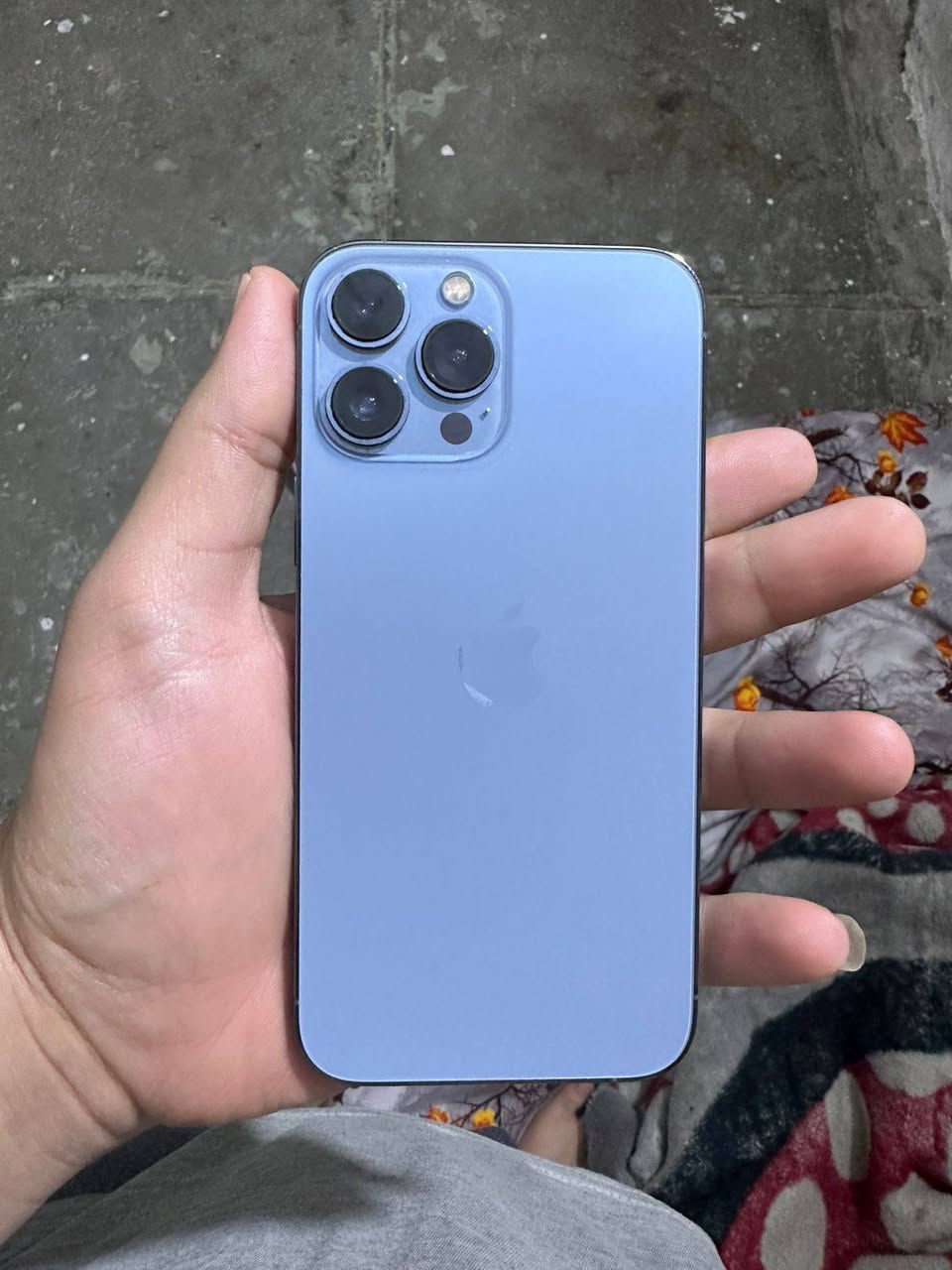 السلام عليكم ايفون 13برو ماكس نضيف جدا ستعمل بيت ذاكره 256 مبدله شاشه فقط بطاريه 76
500قفل جهاز جديد كلش نضيف أكثر من متصور 
*********** واتساب 
بغداد م الصدر
