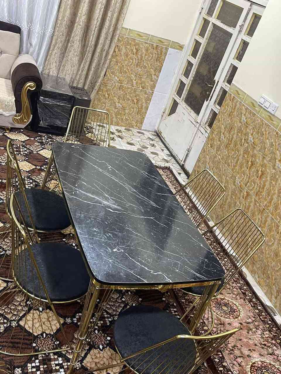 ميز طعام 🥘
معاه 6 كراسي 
داخل الموصل السعر 210 بي مجال للطيبين 
***********
***********
