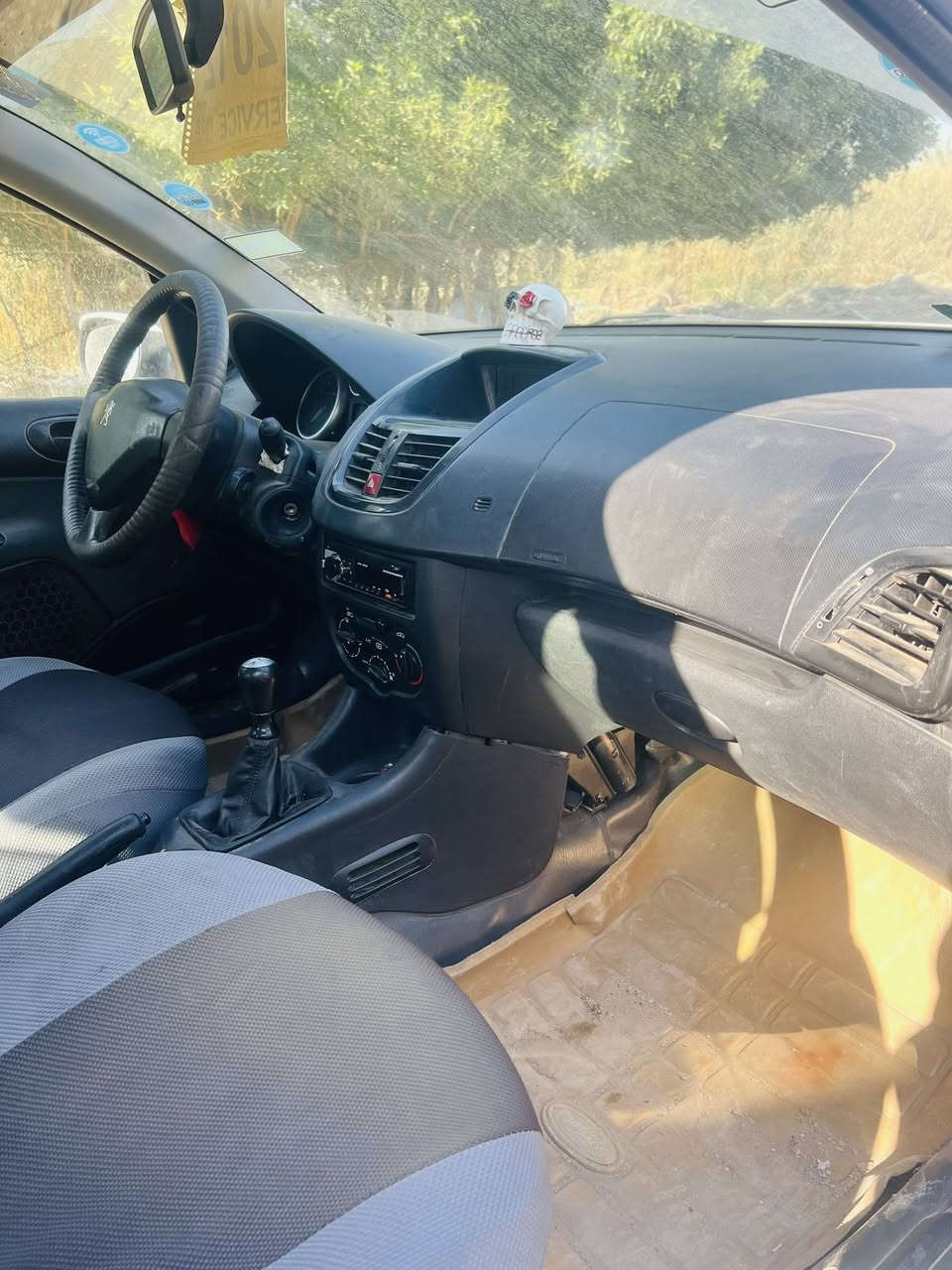 السلام عليكم سياره بيجو للبيع السياره مكفوله ماعده جاملغ امامي وشويه من البنيد صبغ فقط موديل ٢٠١٢ كير عادي تحويل مباشر رقم بابل السعر ٣٨ العنوان حله حي العسكري 
الاستفسار *********** غير متواجد على فيس .
