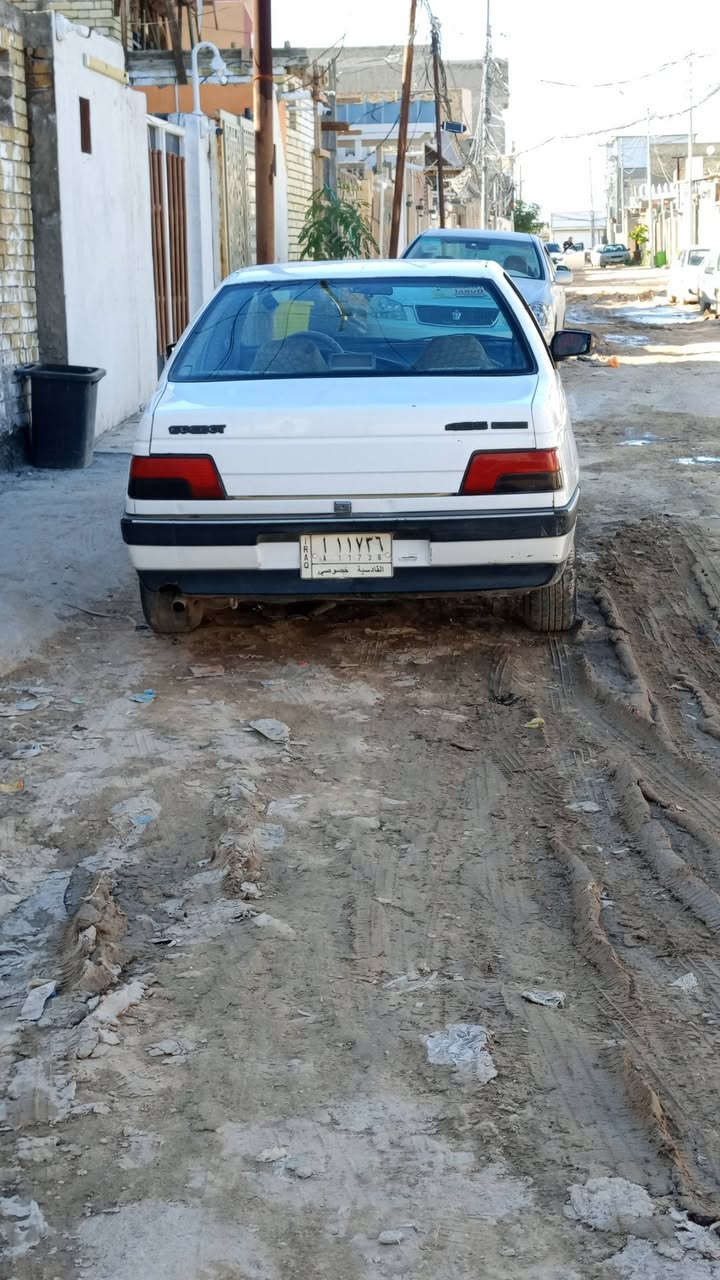 بيجو  405 جاهزه بس فقط ضربه ستوته  شاملغ الايمن.  السعر  ،38 مع المجال.     ***********
