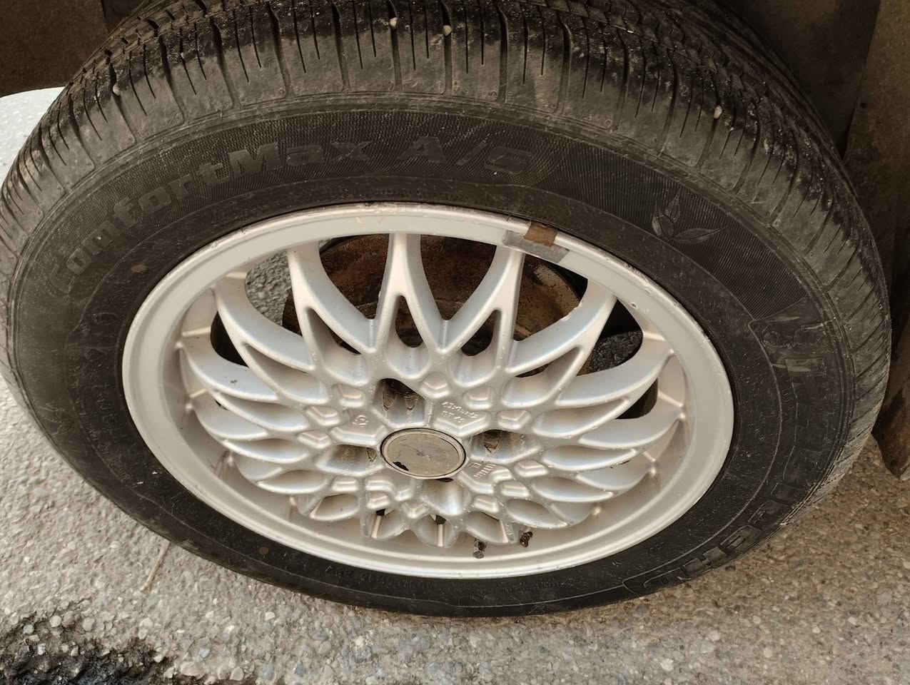 السلام عليكم ورحمه الله وبركاته للبيع خمسة ويل كب فكترة السعر 450000الف وبي مجال  العنوان الموصل حي البكر قرب مصور عين الذهبية للاستفسار الاتصال على الرقم ***********
