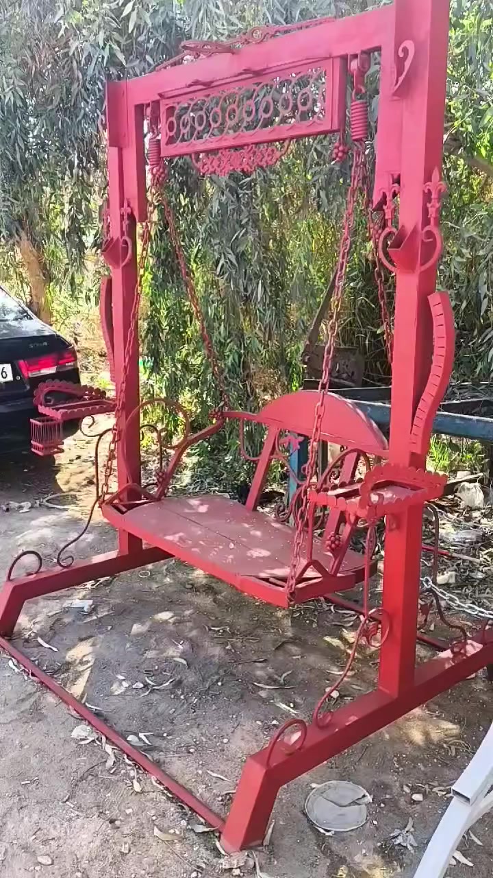 مرجوحتين للبيع جدد والشغل حديد ثقيل درجه اولى مصبوغات زنجاري فقط واللون عليك تريد اصبغلك لون حسابه وحد  *********** واتساب متواجد فقط كربلاء البوبيات قرب اسواق برتقاله  
القياسات - الرصاصي عرضها 150 وارتفاع 170 
القياسات - الحمره     عرضها 140 وارتفاعها 200
