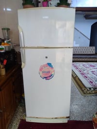 السلامه عليكم عندي هذي الثلاجه للبيع السعر ١٢٠ وبيها مجال وهذا رقمي ٠٧...