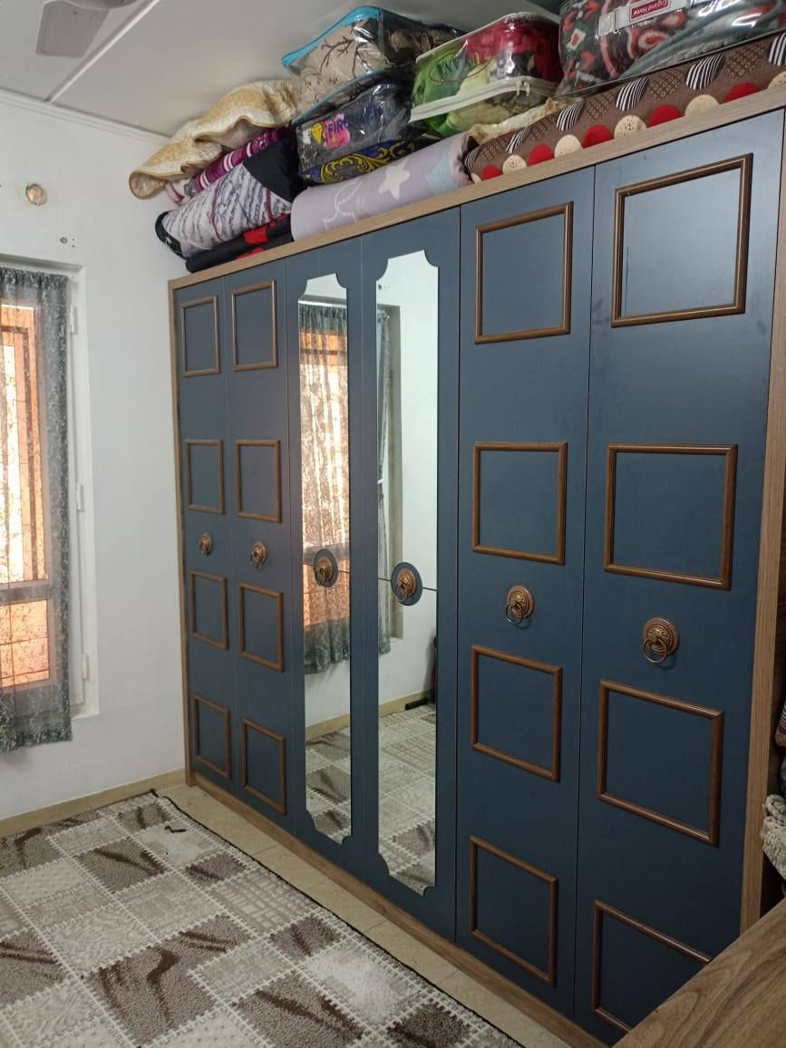 أثاث للبيع...
"< غرفة نوم تركية ثقيل كنتور 6 ابواب +ميز تواليت +جرارات2 + چرباية نفر 1 السعر 400>"

"< تخم تركي مميز  اصلي 8 مقاعد يحتوي مخزن ويتحول چرباية السعر 400 >"

"<كاونتر. خشبDHF.  موضح بالصور 
4 قطع (بدون سينگ) السعر 250>"

"<سبلت طن ونص ماركة(هاينسيس) نضيف جدآ استخدام موسم واحد فقط السعر 450 >" 

سبلت واحد طن ماركة (هاينسيس) نضيف جدآ استخدام موسم واحد فقط السعر 350>"

"< ميز بلازمة موضح بالصور السعر 75 >" 

"< ميز گيمنگ زاوية موضح بالصور السعر 100 >"

للتواصل:  ***********
