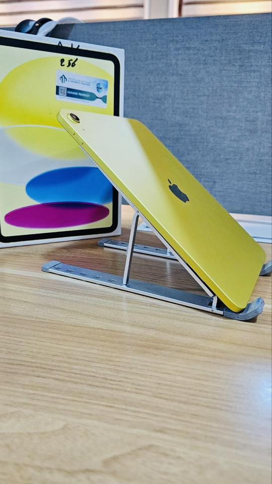 ايباد 11 معالج A16. 
بطاريه 98 مشحون فقط (92) نزلت بسبب التحديث 
ذاكره 256GB. جهاز كلش نضيف جديد خدش ما بي 
كامل ملحقاات داخل الضمان ينتهي ضمانه 2026/10/10
كامل ملحقات وياه كفر سداسي وقلم من شركة انكر يدعم راحه اليد 
ولاصق يدعم الكتابه 
                                   سعره 565 الف
_____________________________________ العنوان 📍
بابل شارع 40 متوفر توصيل جميع محافظات العراق 
اذا كان توصيل يلزم 15 الف عربون من قبل الزبون 
📞***********. واتساب+ اتصال
