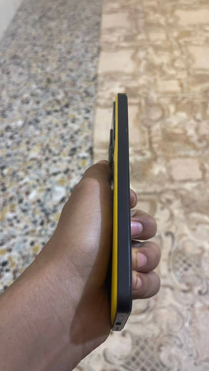 السلام عليكم لجهاز لبيع مناسب
بوكو x6 ابرو ذاكره 512 
ما مفتوح 
بي فقط فطر في الشاشه مثل ما موضح بل صوره 
لجهاز 120 فريم في الببجي 
غراضه بس لشاحنه ويا 
بس البيع يتواصل لسعر 250 وبيه مجال 
الرقم ***********
