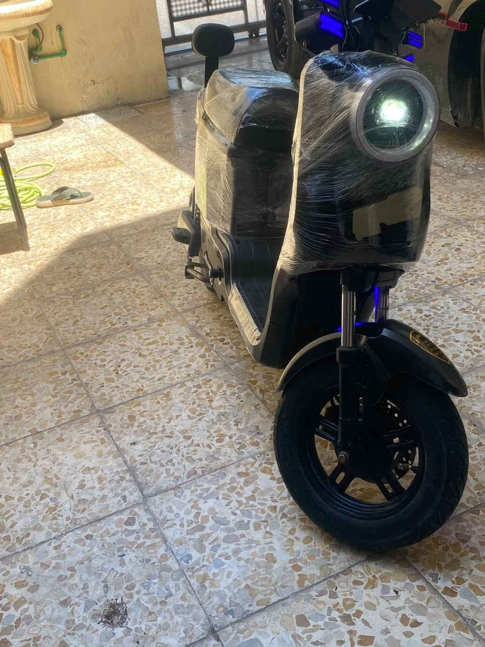 سلام عليكم عندي دراجه شحن R9
جديده ودراجه حلوه وضملك البطاريات جدد 
ملفه جديد دراجه حلوه عله اخر حبايه 
بيه نضامRللخلف لايتات عالي ناصي
اشاير يمنه يسره دبل اشاره حساسات 
بك لايت بس البصمه ضايعه عندي بسس 
رقم الهاتف***********.            سعر 🤑 375
                          بيع مستعجللل 
          مكانيييييي بـــــــغـــــداد مدينه الصدر
