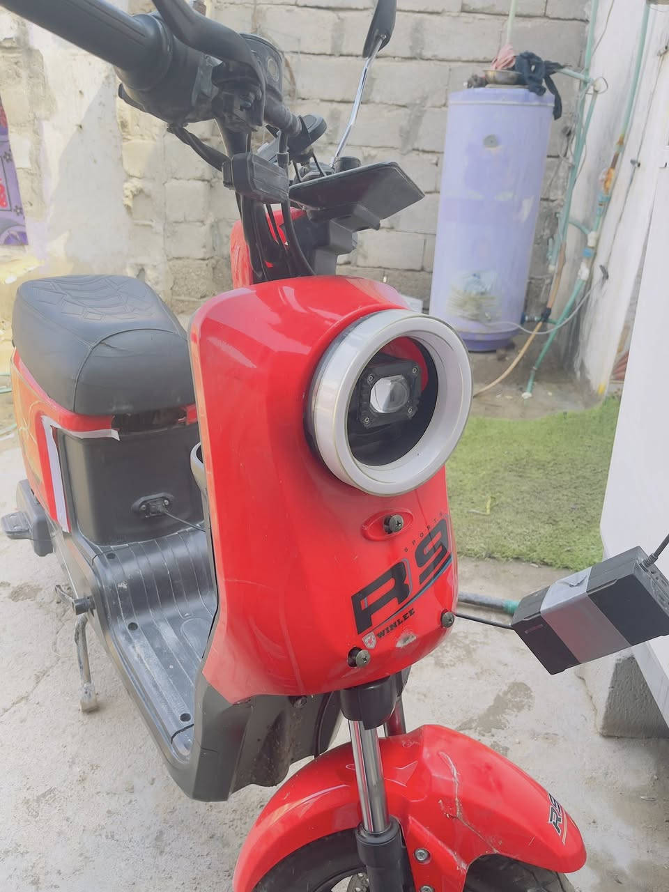 دراجه شحن ار9 البيع دراجه جديده سعر 400بيها مجال شراي اتصل*********** عنوان زبير شعيبه
