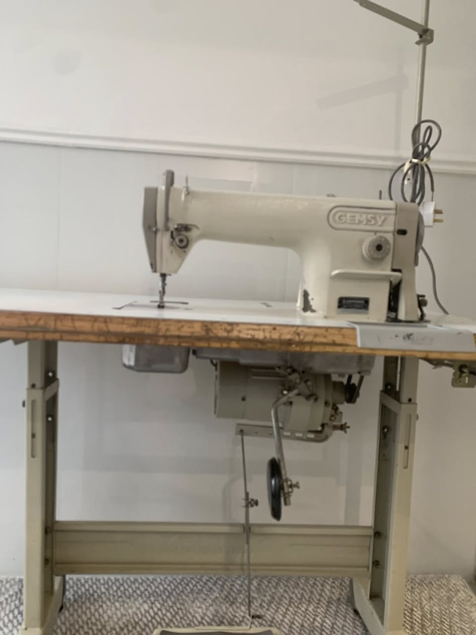 سلام عليكم مكينه خياطة للبيع مابيه اي شي مستخدم جم سنه السعر 250 الف وبي مجال مكاني كركوك تسعين الرقم ***********
