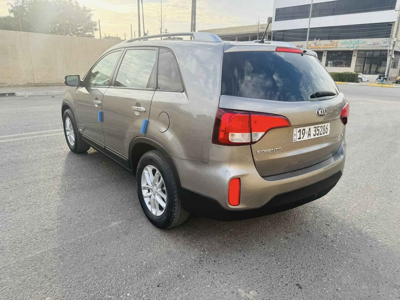 السلام عليكم للبيع كيا سورنتو امريكي موديل 2015 حجم المحرك 6 سلندر  7 راكب السعر 145 ورقه وبيها مجال حادث جاملغ امامي وباب صدر والخلفي مبدلات نفس لون بدون صبغ   بدون دواخل  حداديه جديده امامي وخلفي  مكينه وكير مكفولات سياره جاهزه ماشيه ميل149 سياره كربلاء للاستفسار ***********
