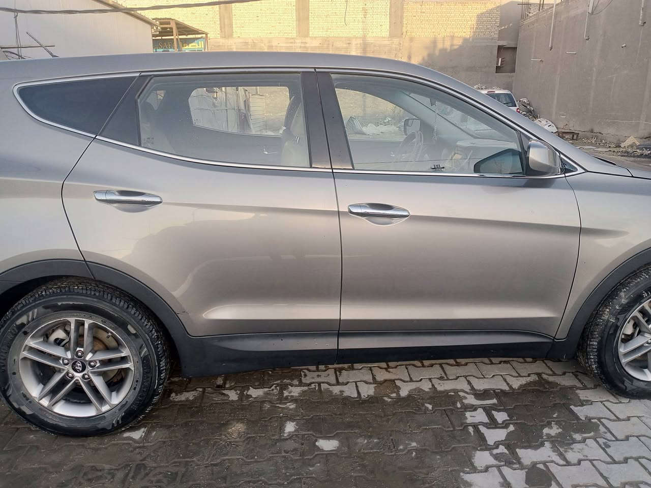 سلام عليكم سنتافيا مديل 2018 وراد امريكي بيه بس ضربت الوارد فقط صورالحادث موجودات داخل المنشور  سياره جاهزه لخير بسمنه السعر  150 مع المجال اكثر تفاصيل خاص او اتصال على الرقم ***********
