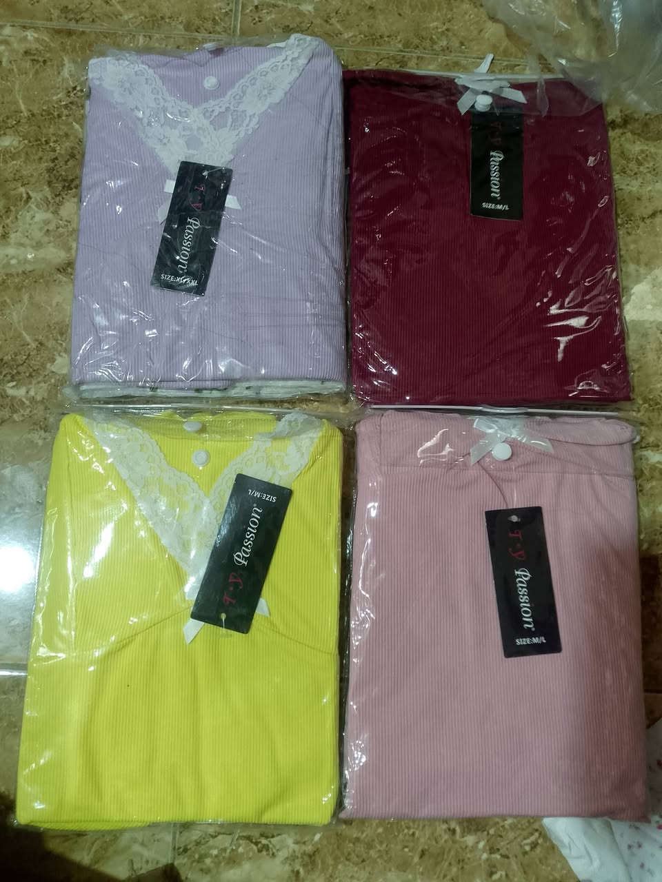 تراك نسائي 
قياس // m_L_xl-xxl
متوفر ٥ الوان 
اركوازي كيعان وريا مقابل شعله اول فرع خلف المولدة


**إذا كنت صاحب هذا الإعلان وتريد حذفه لأي سبب، رجاءا أرسل رسالة إلى الدعم الفني**