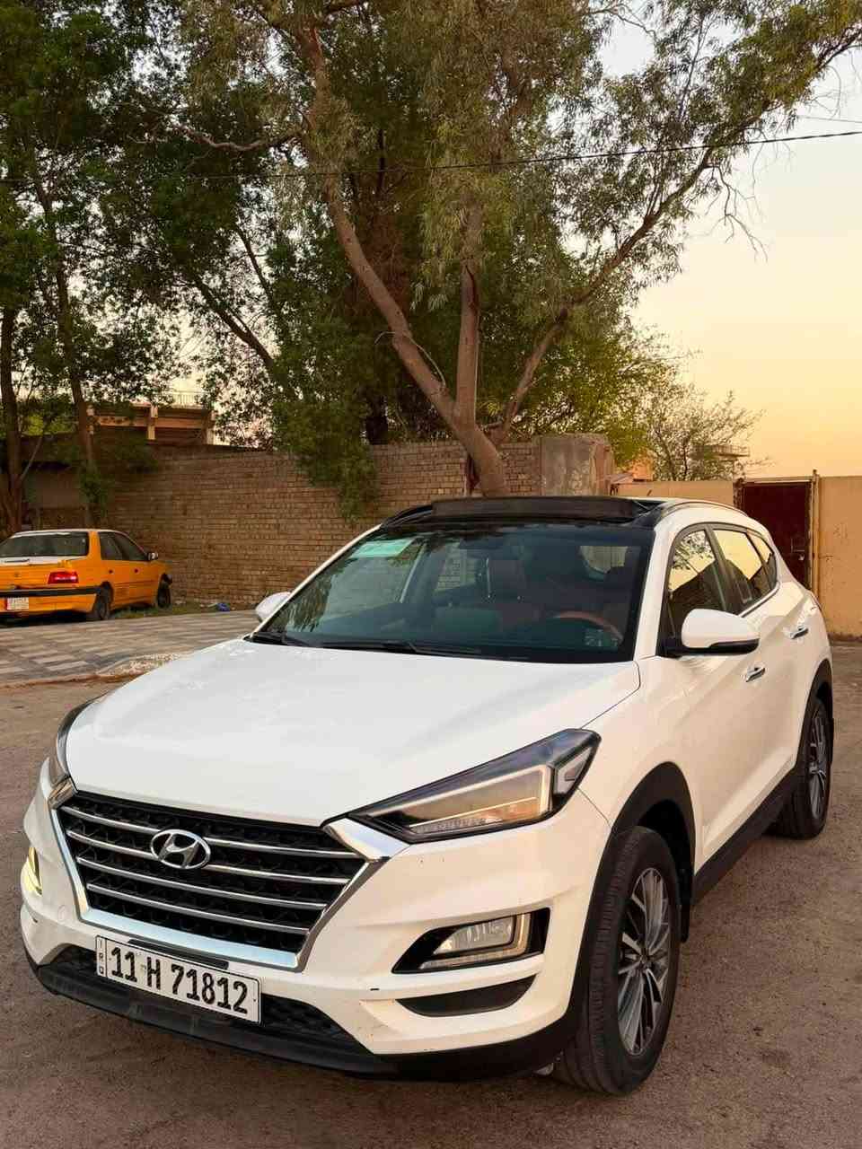 السلام عليكم توسان خليجي 2020 الكاصد فول مواصفات 1/1 مكفوله كفاله عامه السعر ( 177$) مكاني بغداد زيونه *********** رقم بغداد انگليزي هزه ورقم وسنويه جديده 
مواصفات فول / بنوراما / بصمه تشغيل وبصمه دخول / شاحن وايرلس / كشنات جلد بقلاوه / كشنات ٢ كهرباء / اشاير بلمري 
والمري شفط / شاشه وكامره خلفيه محرك 2000 دوش 
سياره جاهزه بدون نقص تبريد ثلج وصدر جديد الشراي يتصل
