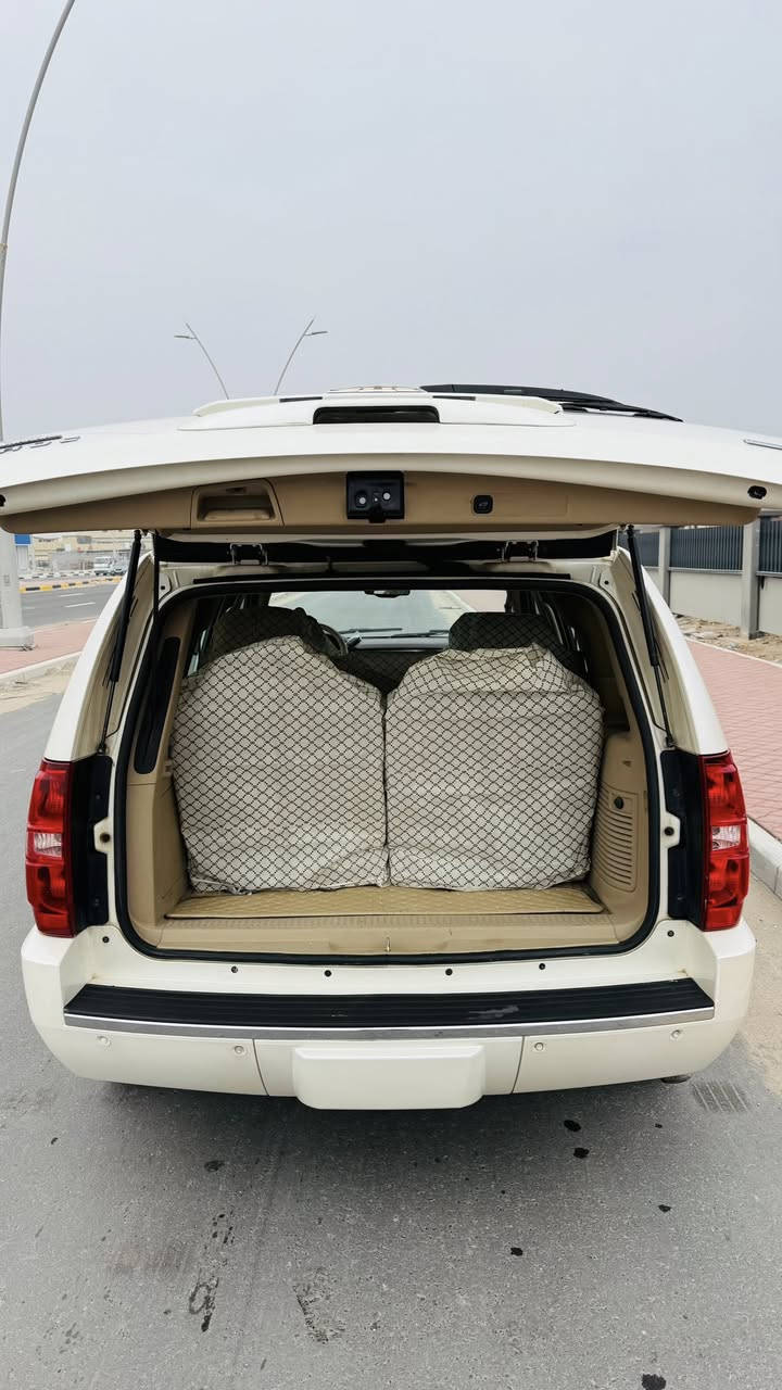 تاهو ادوات ادوات ) الموديل 2010 لون مميز ابيض صدفي داخل جلد عسلي فول مواصفات LTZ  السياره بالكارتون كلش جديده كفاله من الضربه والگص والفتح والصبغ كفاله عامه عامه طخم تاير جديد تبريد ثلج كواتم ابلاد جاهزه من كل النواحي  السعر 128$ بيها مجال بسيط  هاتف ***********  البصره
